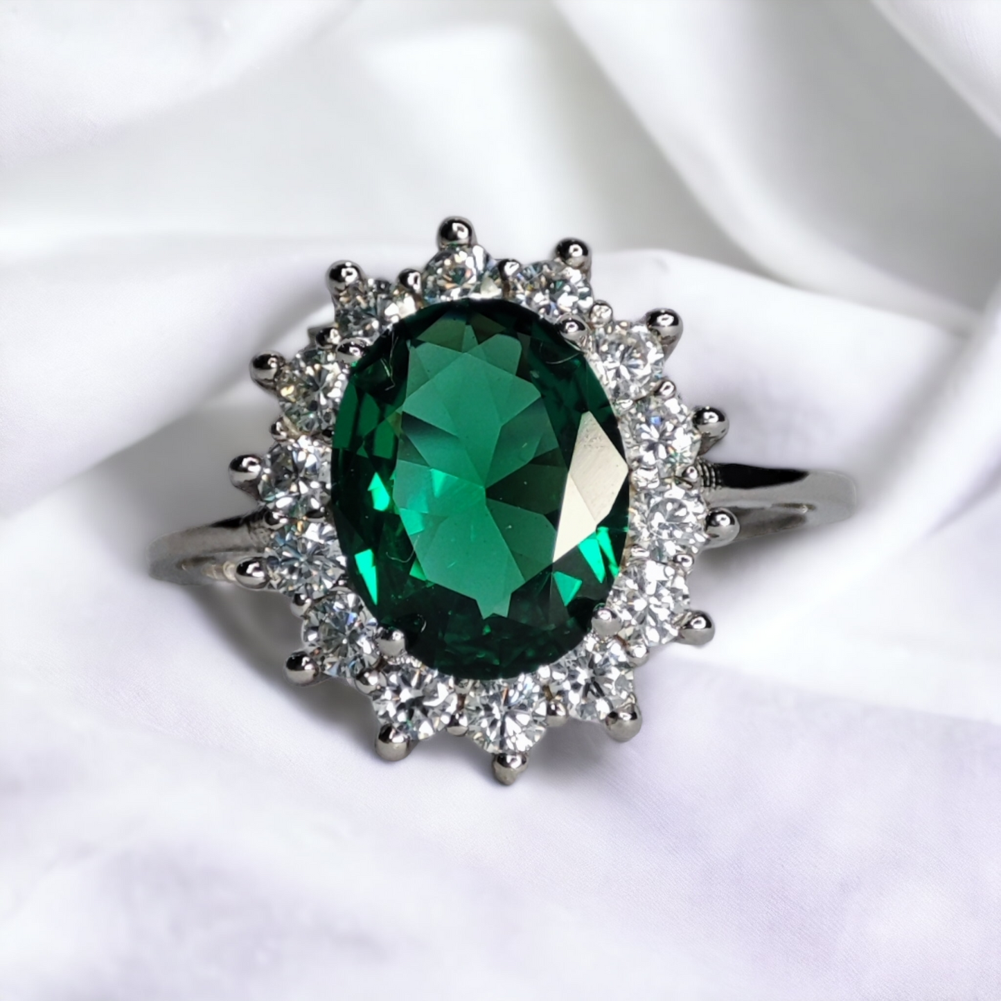 Royal Legacy Emerald Green Ring